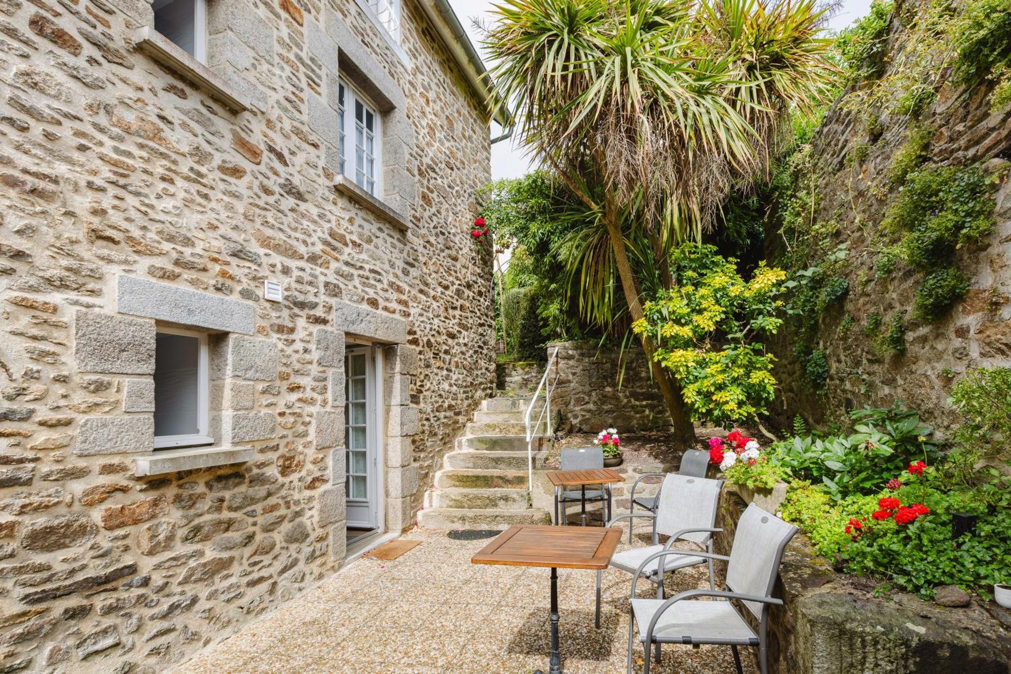Demeures & Chateaux - Hotel De La Porte Saint-Malo Динан Екстериор снимка
